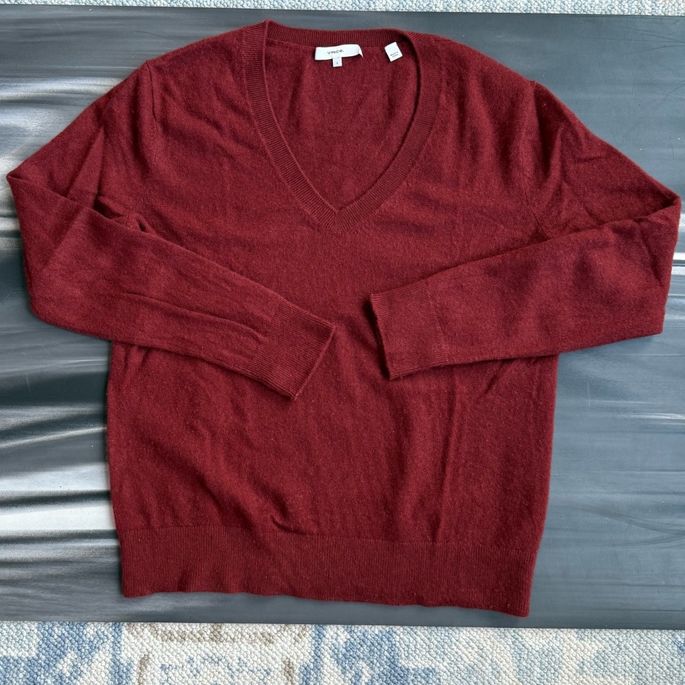 Vince Weekend Cashmere V-Neck Sweater, GUC